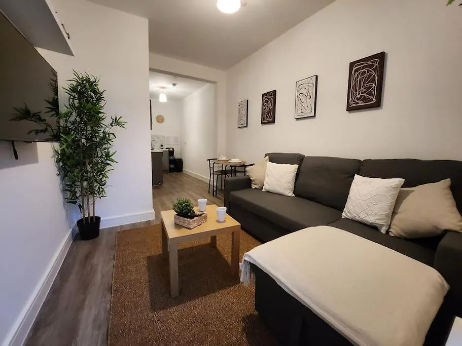 Supervalue Suite 2 - Fast Wifi, Hotel Linen, Keyless Entry, City Only 10 Mins - By Property Promise Cardiff Lägenhet