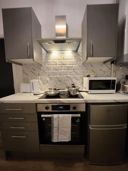 Supervalue Suite 2 - Fast Wifi, Hotel Linen, Keyless Entry, City Only 10 Mins - By Property Promise Cardiff Storbritannien