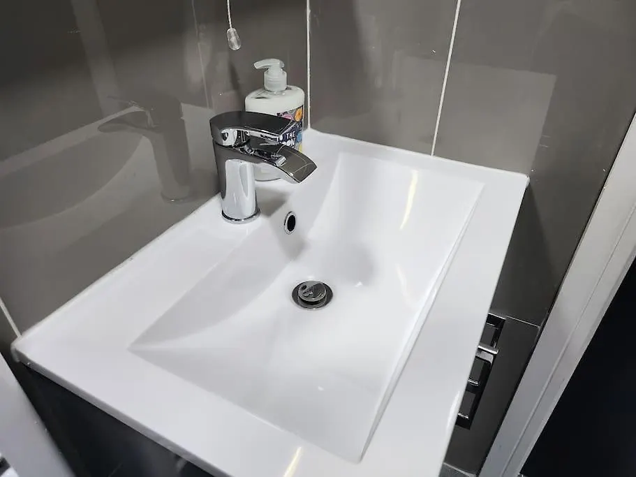 Supervalue Suite 2 - Fast Wifi, Hotel Linen, Keyless Entry, City Only 10 Mins - By Property Promise Cardiff Storbritannien