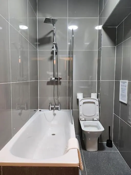 Supervalue Suite 2 - Fast Wifi, Hotel Linen, Keyless Entry, City Only 10 Mins - By Property Promise Cardiff Apartamento