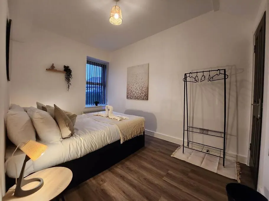 Supervalue Suite 2 - Fast Wifi, Hotel Linen, Keyless Entry, City Only 10 Mins - By Property Promise Cardiff Apartamento